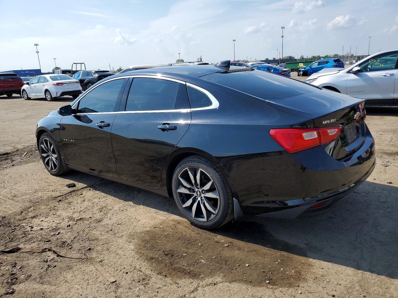 2017 Chevrolet Malibu Lt - Image 2