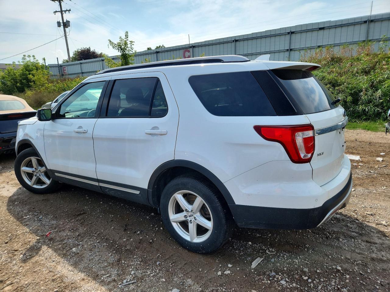 2016 Ford Explorer Xlt - Image 2