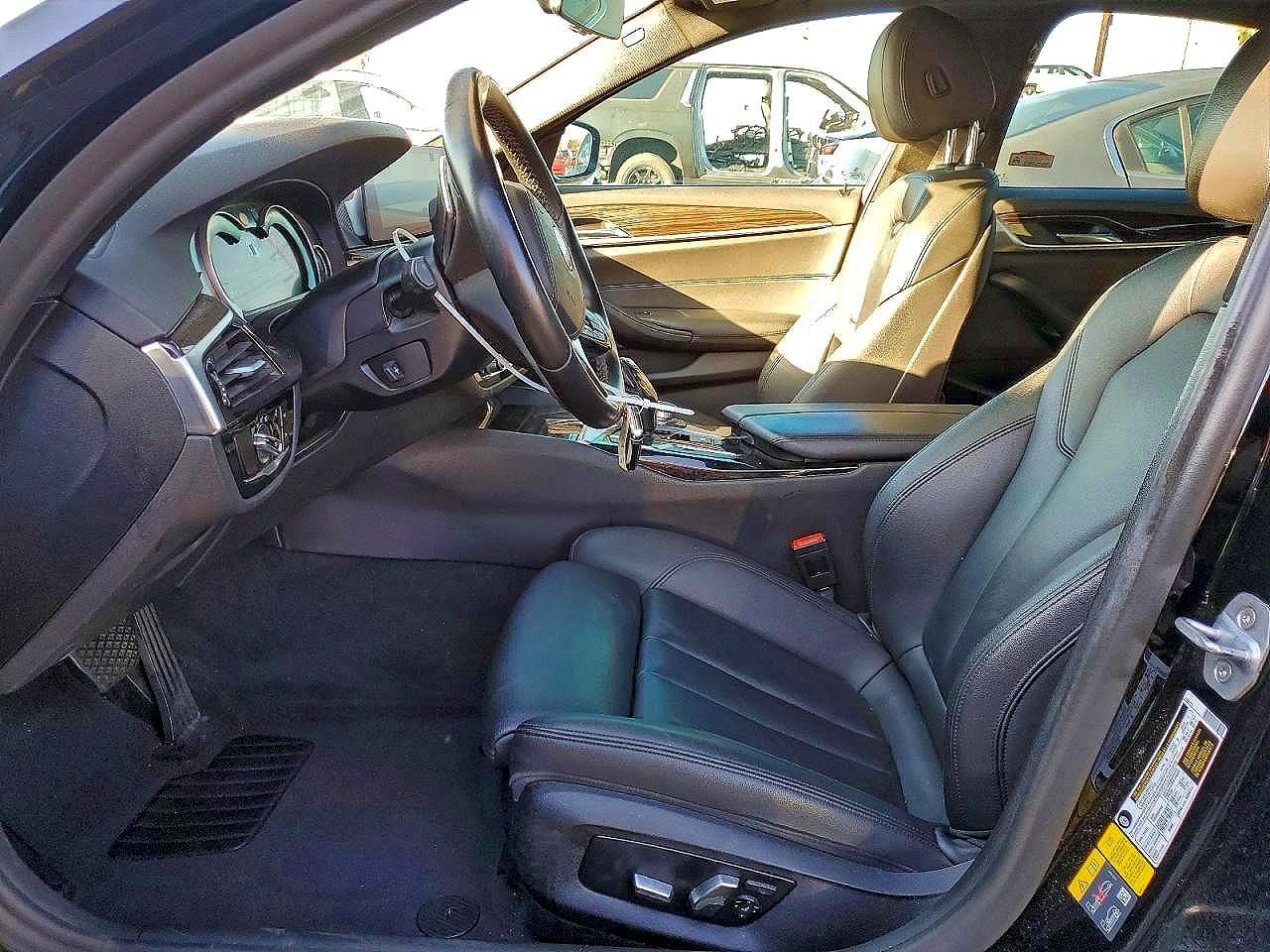 2019 BMW 530E - Image 7