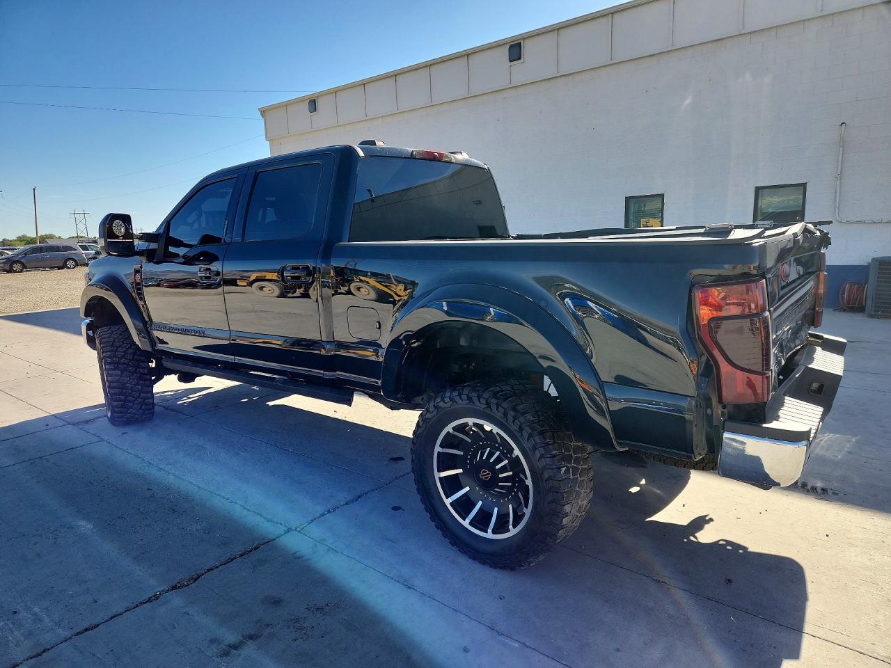 2021 Ford F250 Harley Davidson - Фото 2