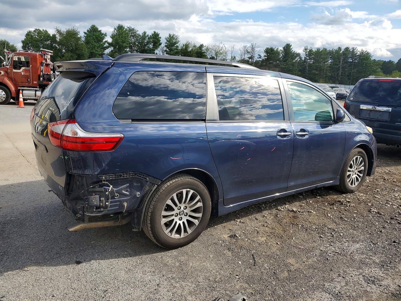 2019 Toyota Sienna Xle Premium 8-Passenger - Фото 3