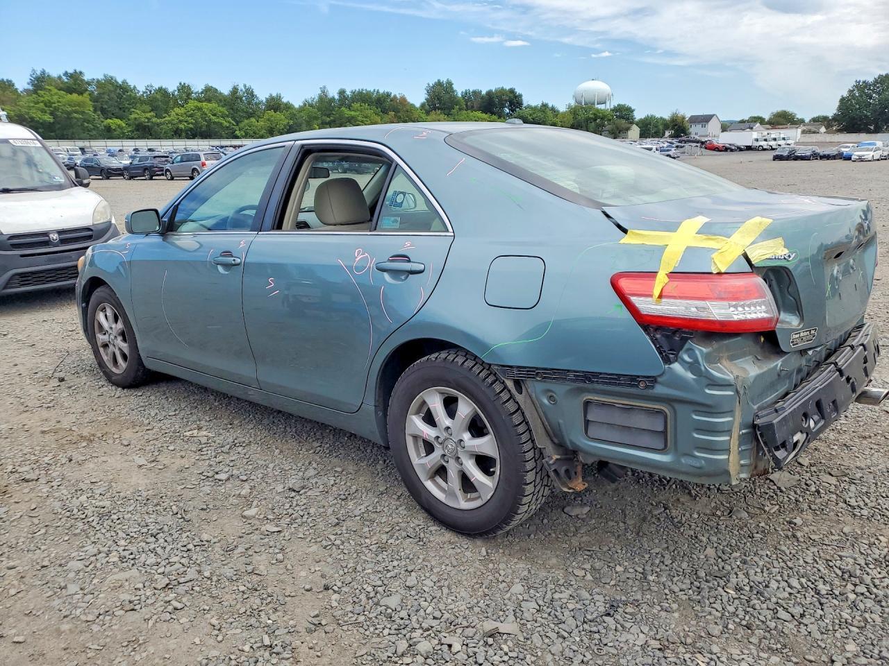 2011 Toyota Camry Le - Image 2
