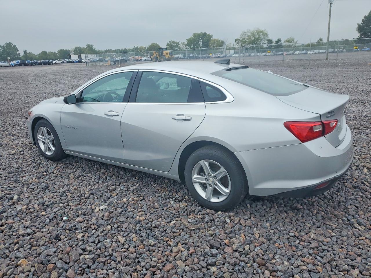 2020 Chevrolet Malibu Ls - Фото 2