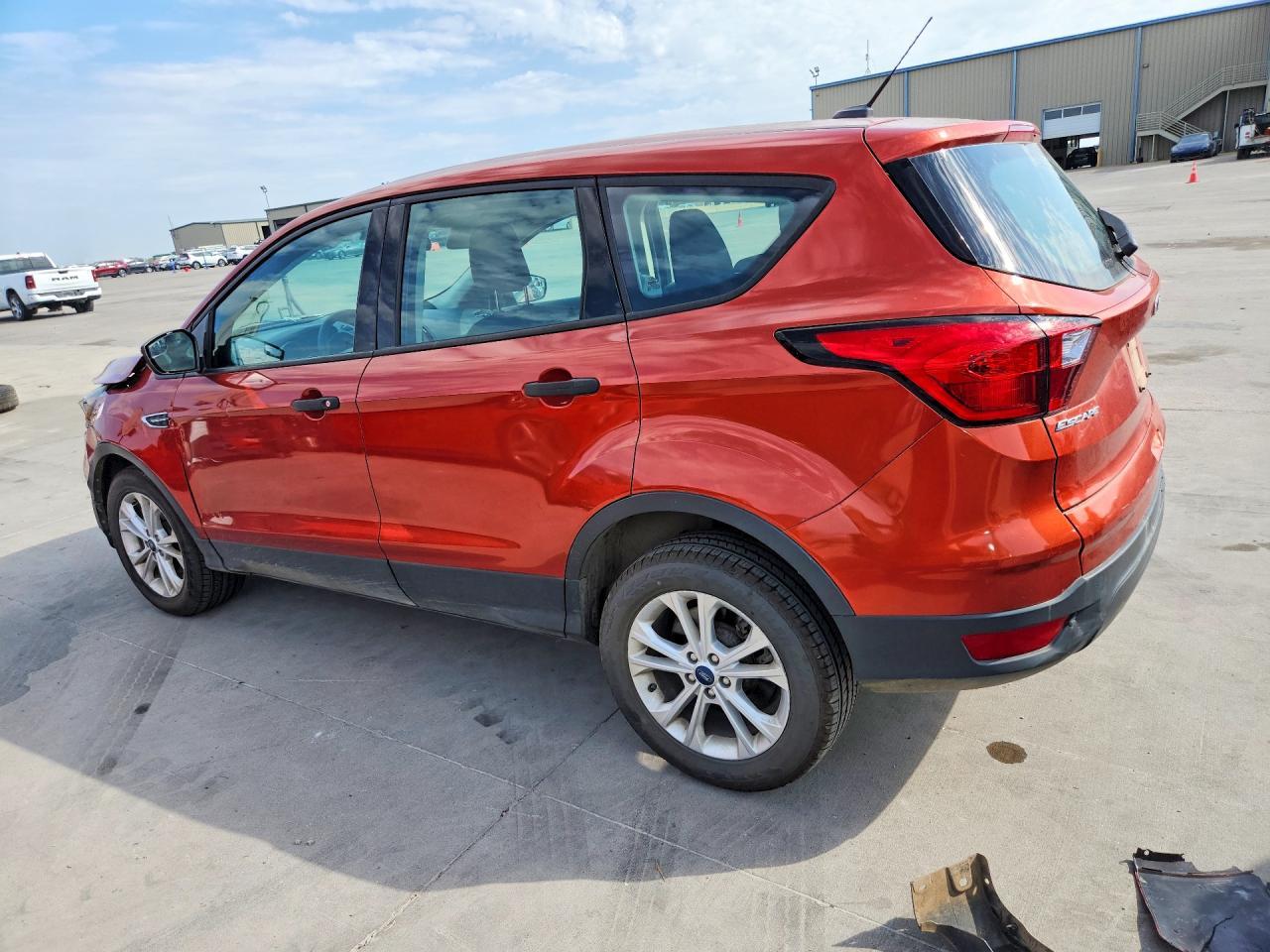 2019 Ford Escape S - Фото 2