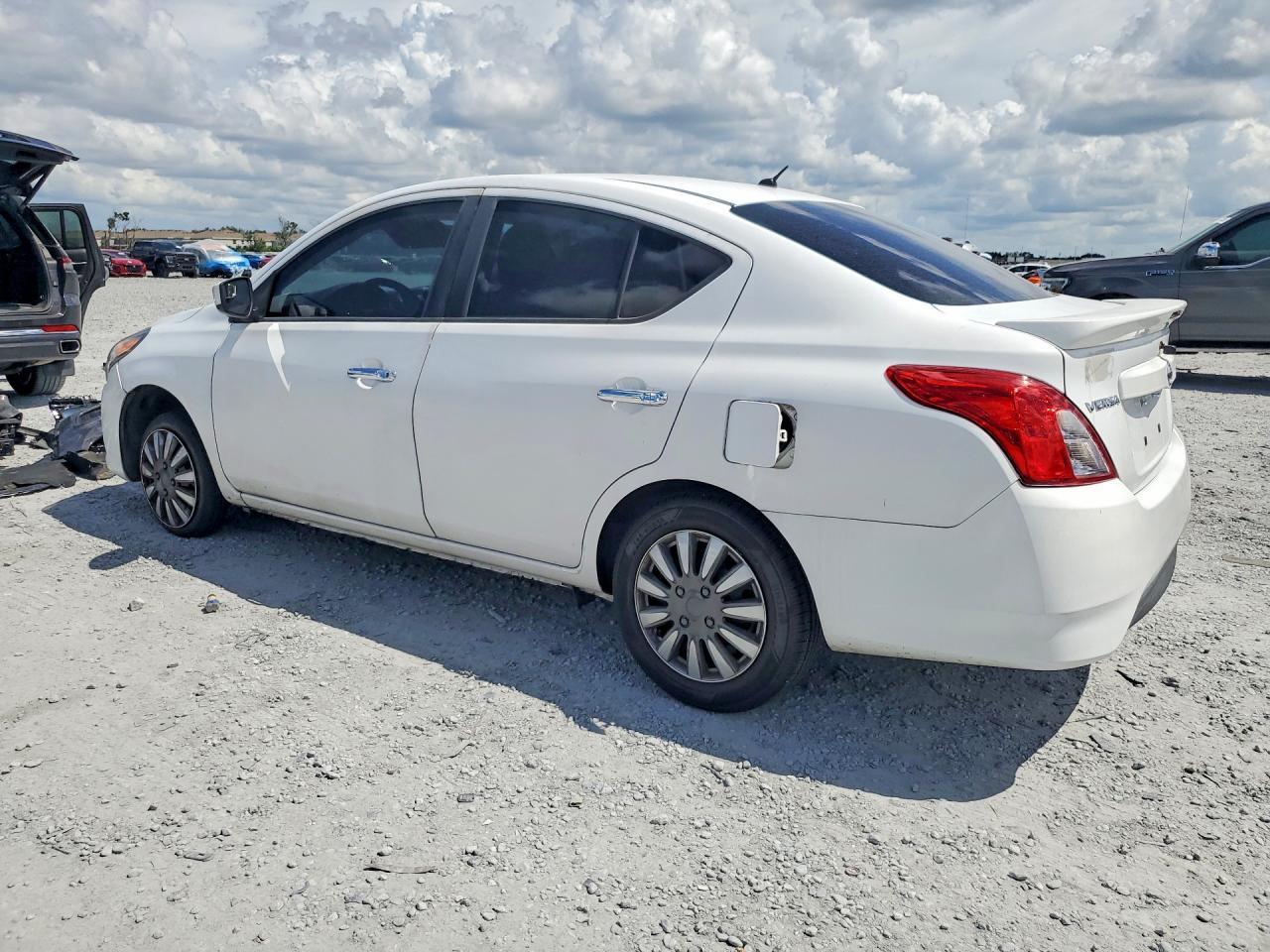 2018 Nissan Versa Sv - Фото 2