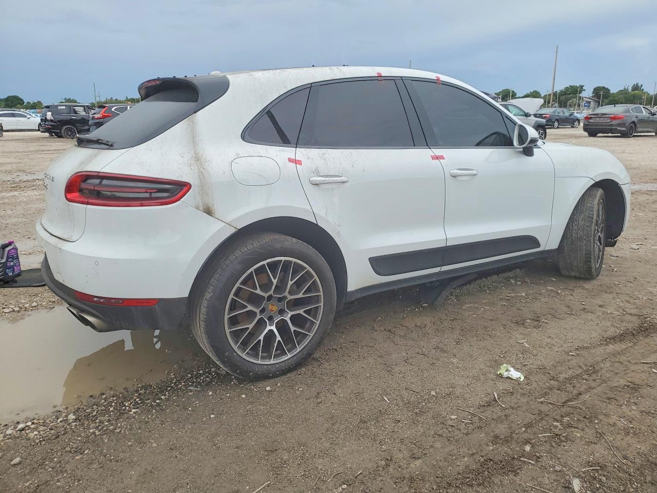 2016 Porsche Macan S - Image 3