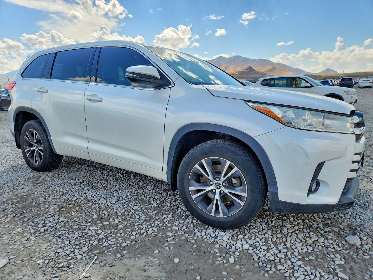 2017 Toyota Highlander Le Plus - Фото 4