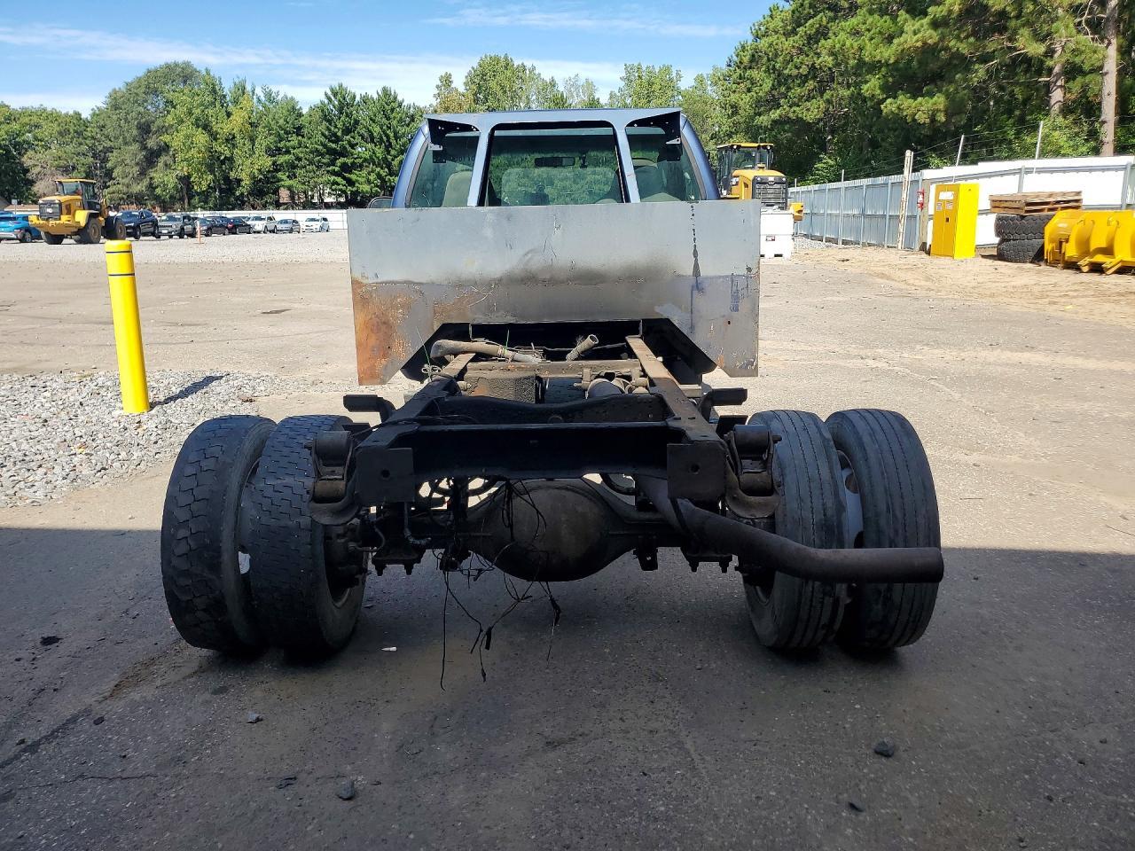 2006 Ford F550 Super Duty - Image 6