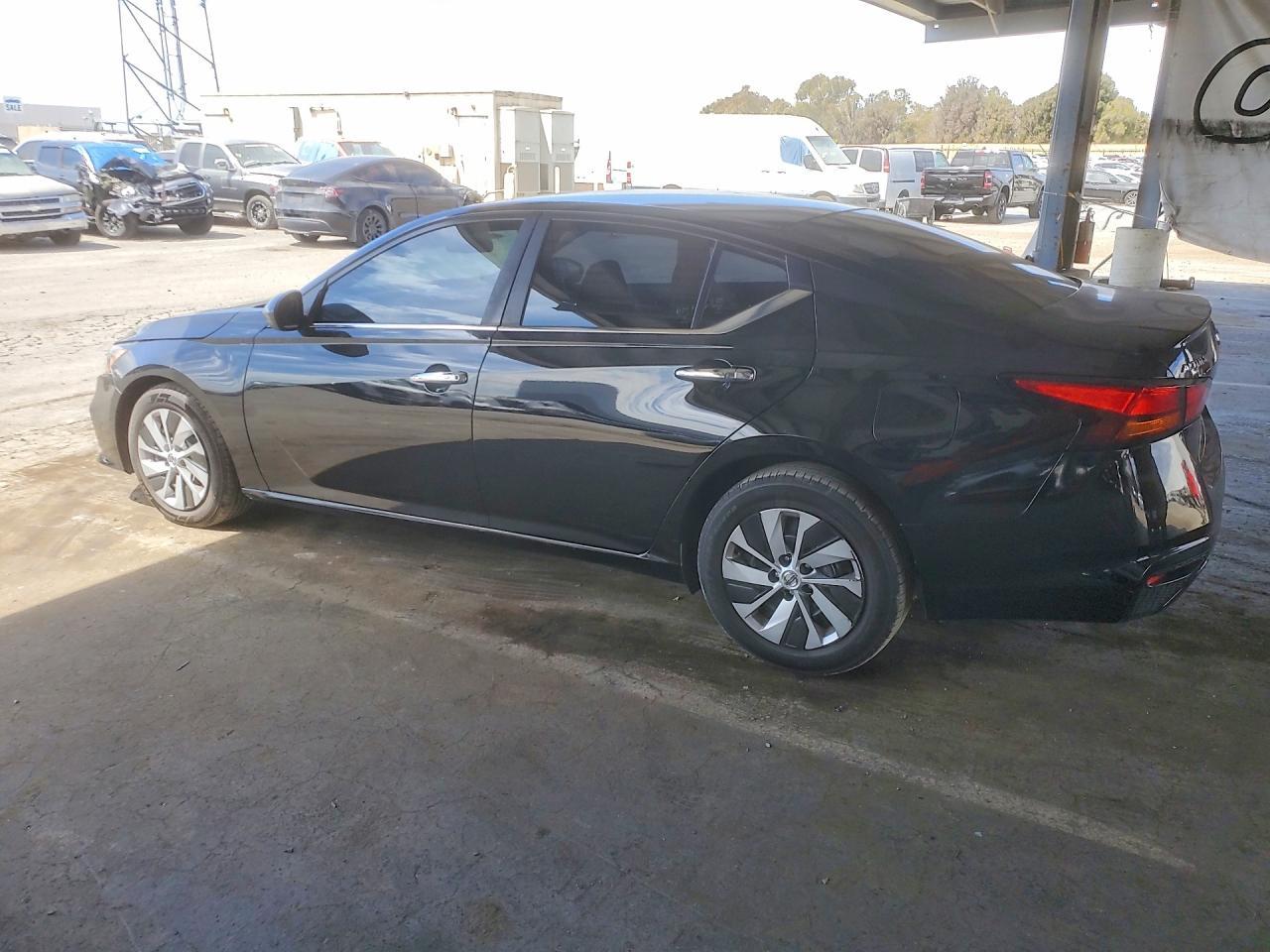 2022 Nissan Altima S - Фото 2