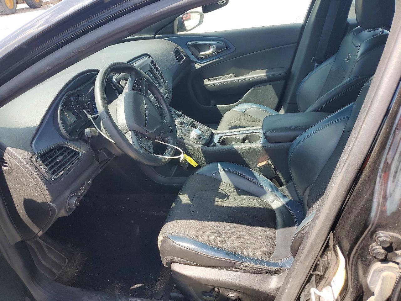 2015 Chrysler 200 S - Image 7