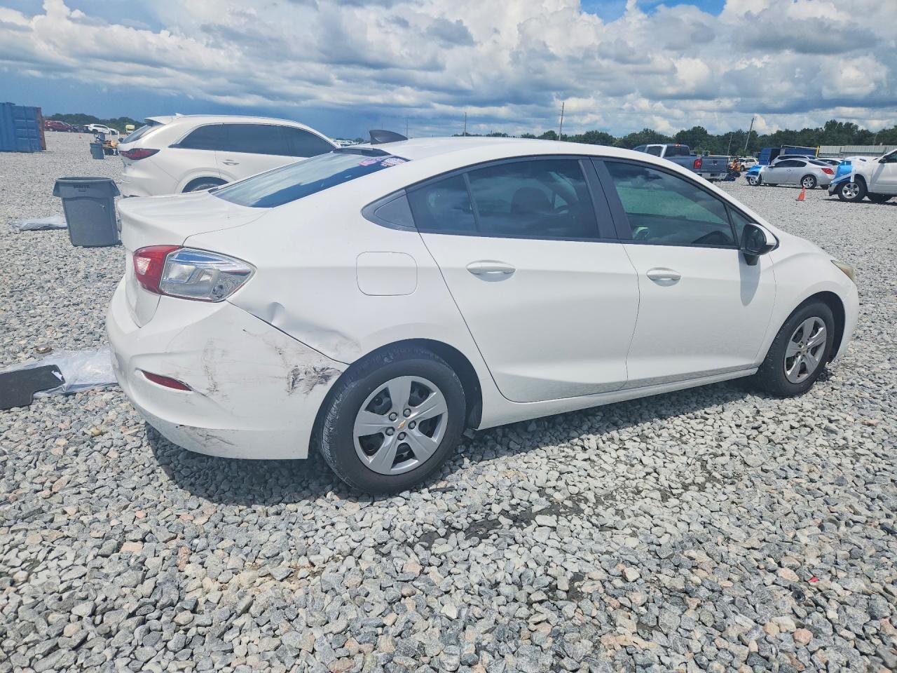 2017 Chevrolet Cruze Ls - Фото 3