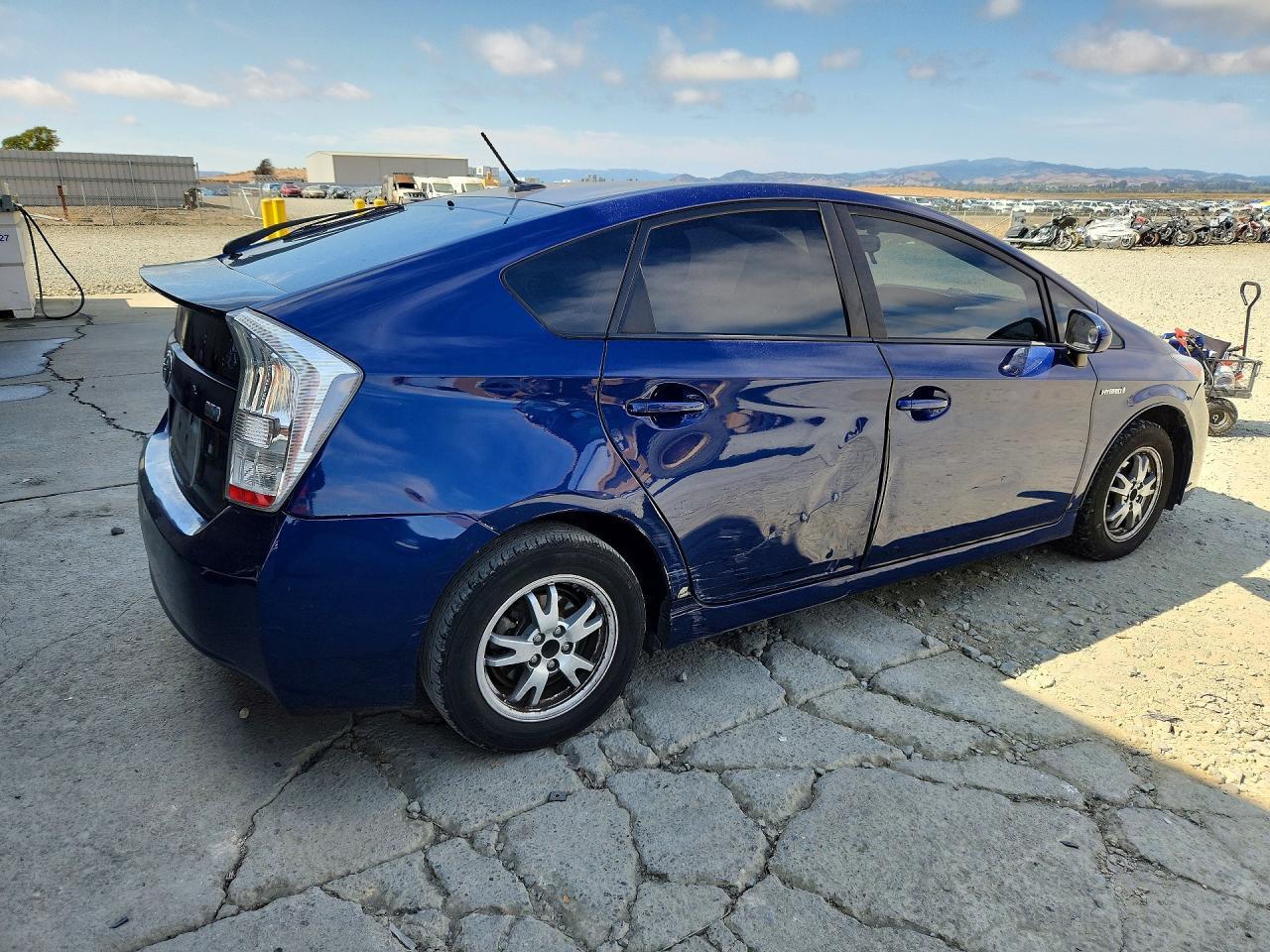2010 Toyota Prius Iii - Image 3