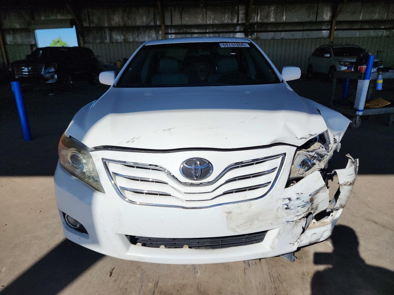 2010 Toyota Camry Xle V6 - Image 5