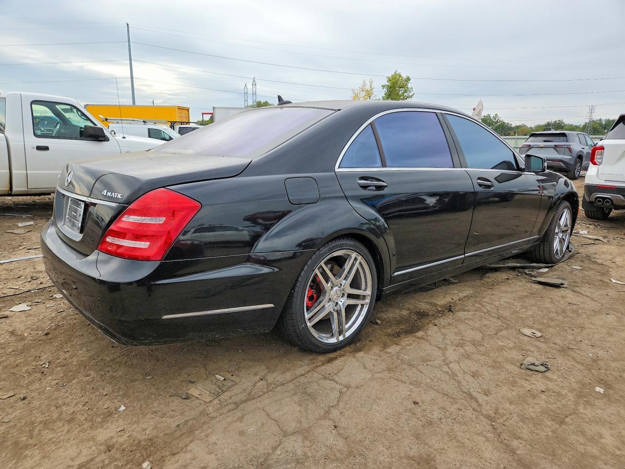 2010 Mercedes-Benz S 550 4Matic - Image 3