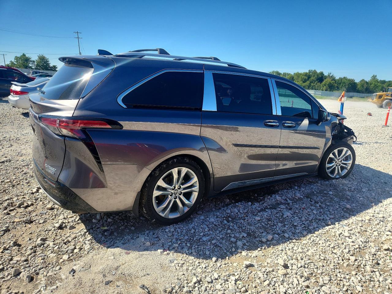 2024 Toyota Sienna Platinum 7-Passenger - Image 3