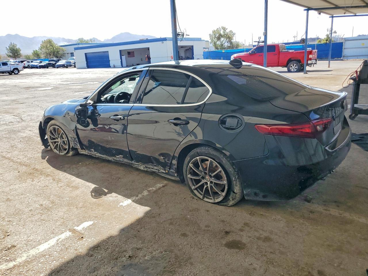 2018 Alfa Romeo Giulia - Фото 2