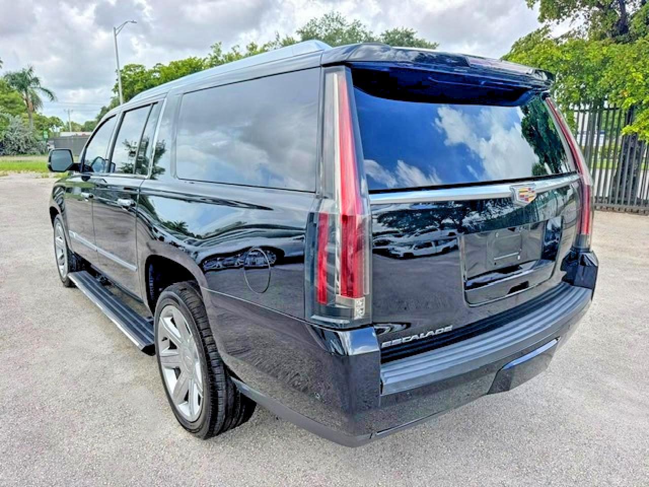 2020 Cadillac Escalade Esv Premium Luxury - Image 2