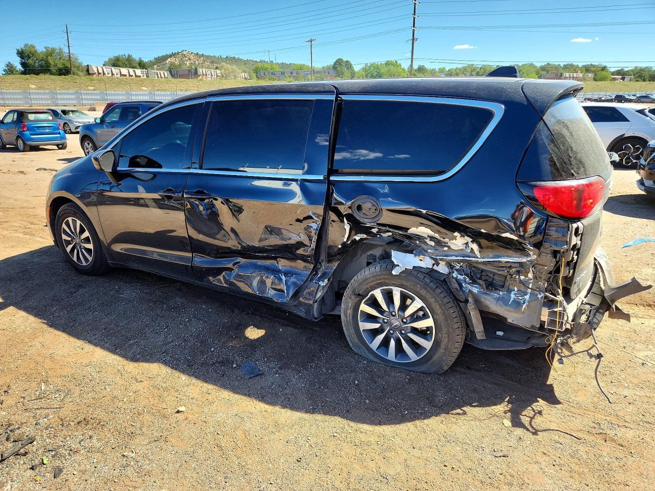 2022 Chrysler Voyager Lx - Фото 2