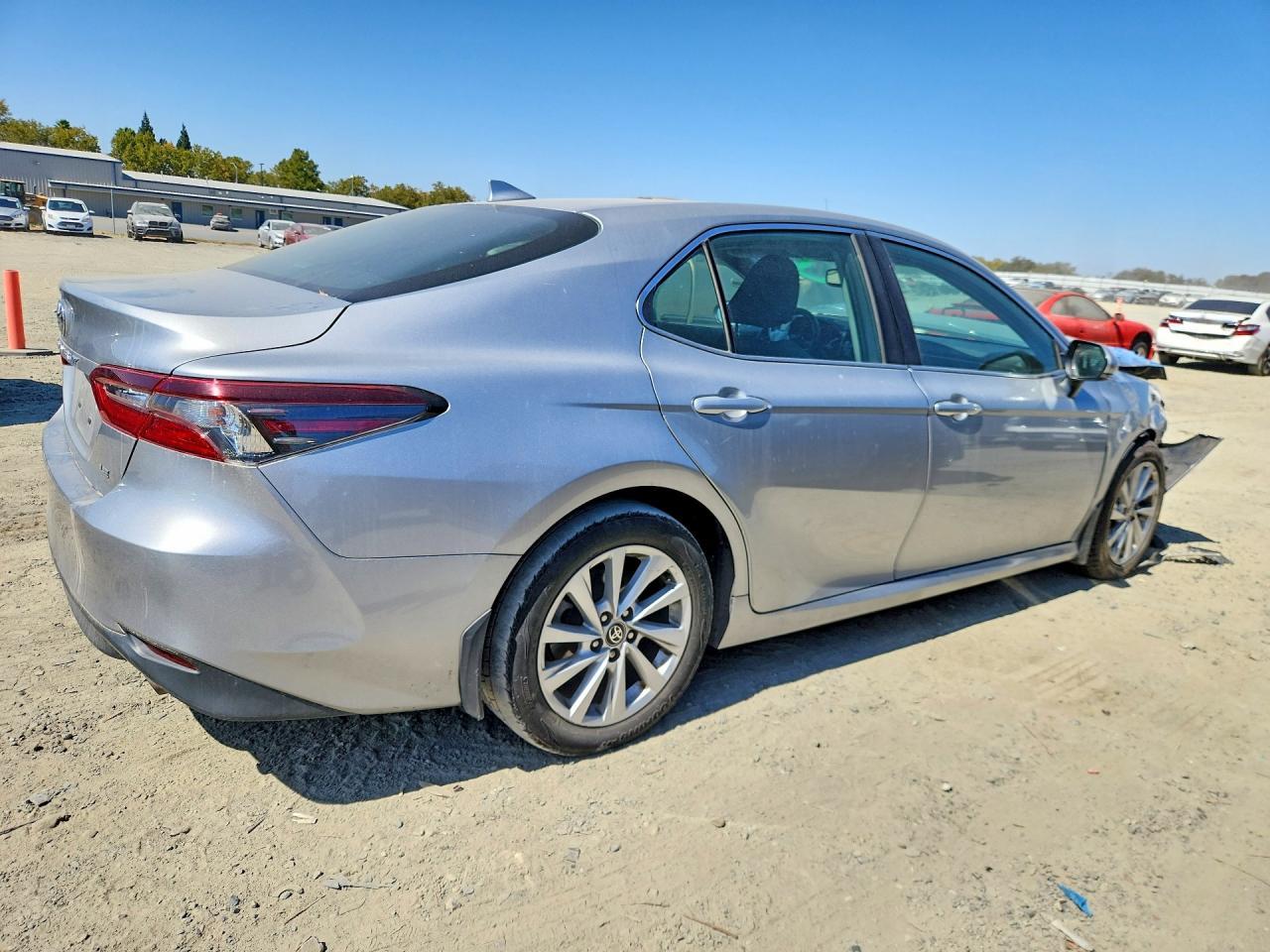 2021 Toyota Camry Le - Фото 3