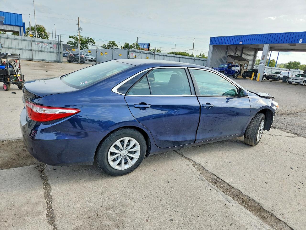 2015 Toyota Camry Le - Image 3