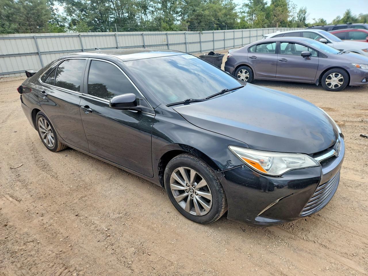 2017 Toyota Camry Hybrid - Image 4