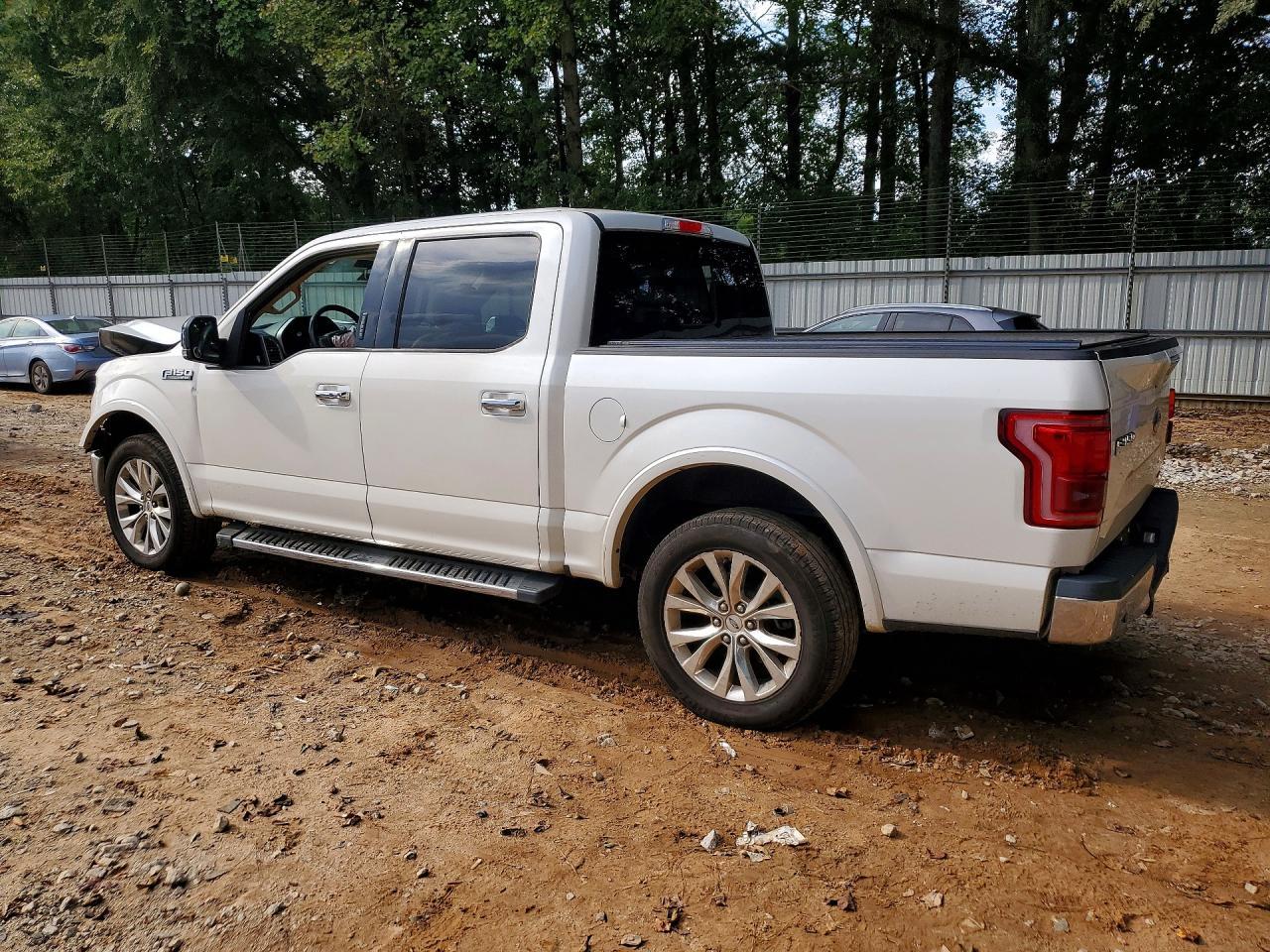 2015 Ford F150 Supercrew - Фото 2