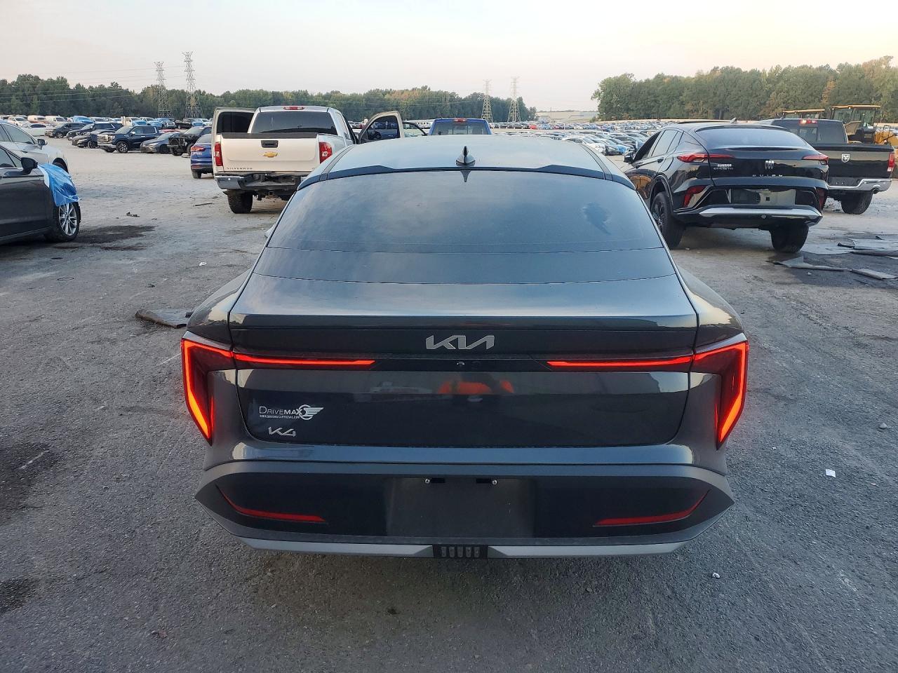 2025 Kia K4 Lxs - Image 6