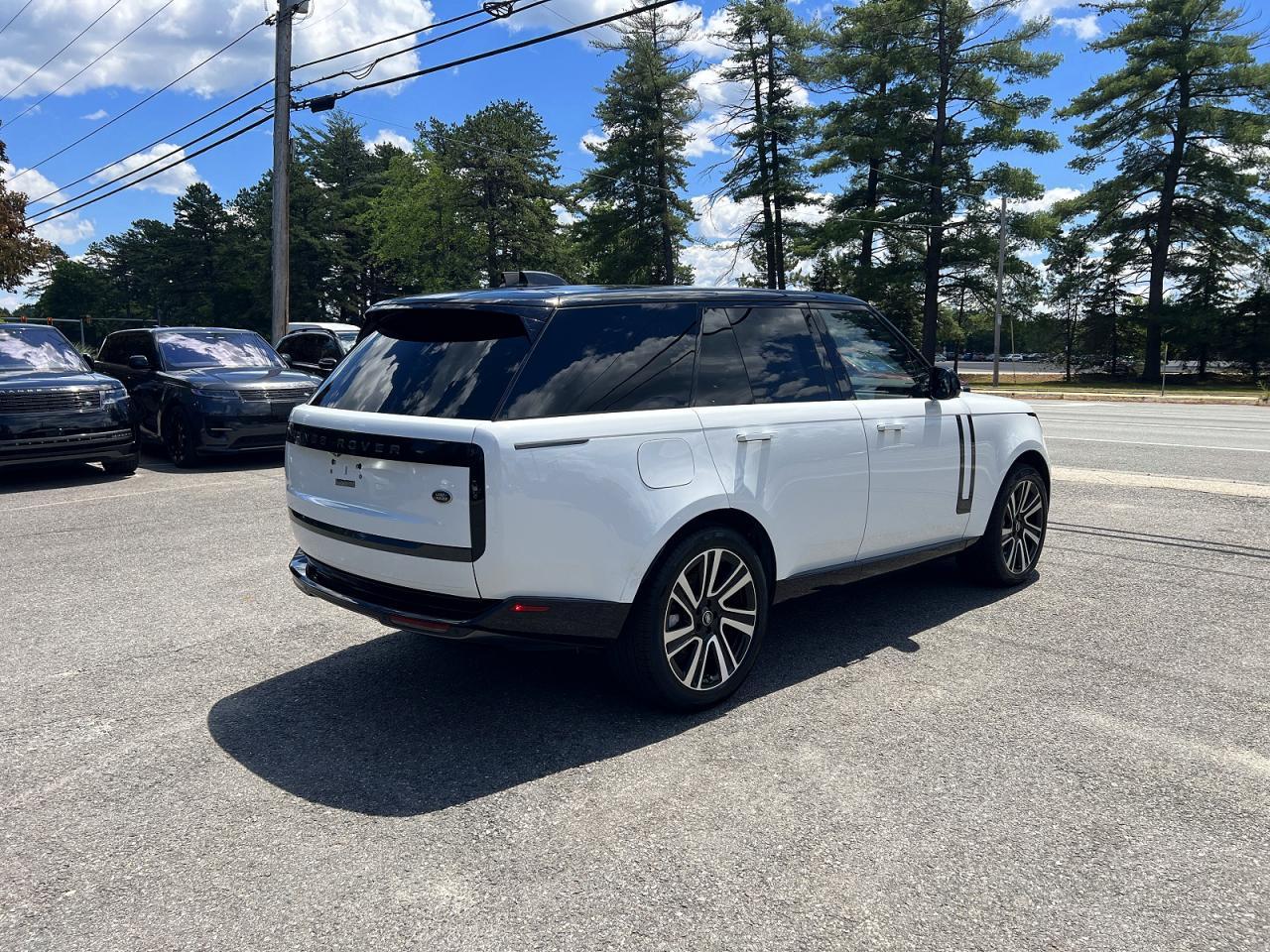 2023 Land Rover Range Rover Se - Image 4
