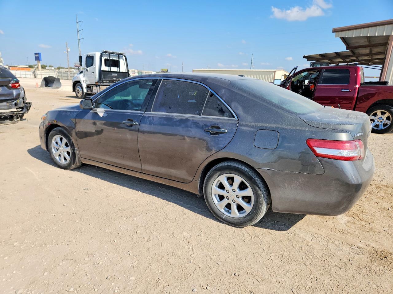 2011 Toyota Camry Le - Фото 2