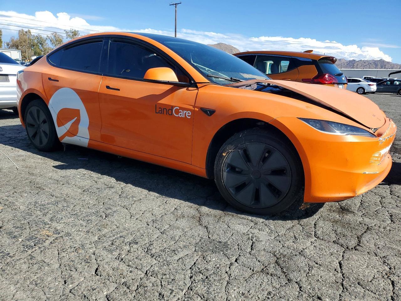 2024 Tesla Model 3 - Фото 4
