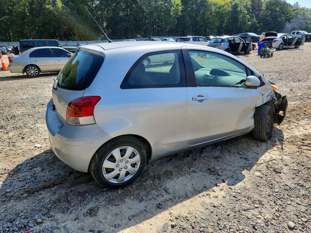 2010 Toyota Yaris Base - Image 3