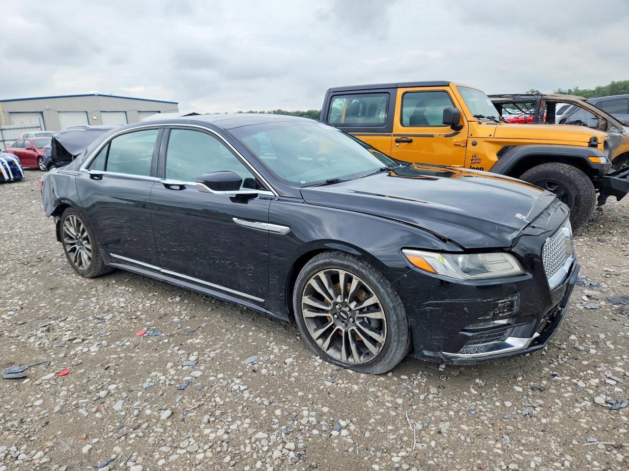 2017 Lincoln Continental Select - Фото 4