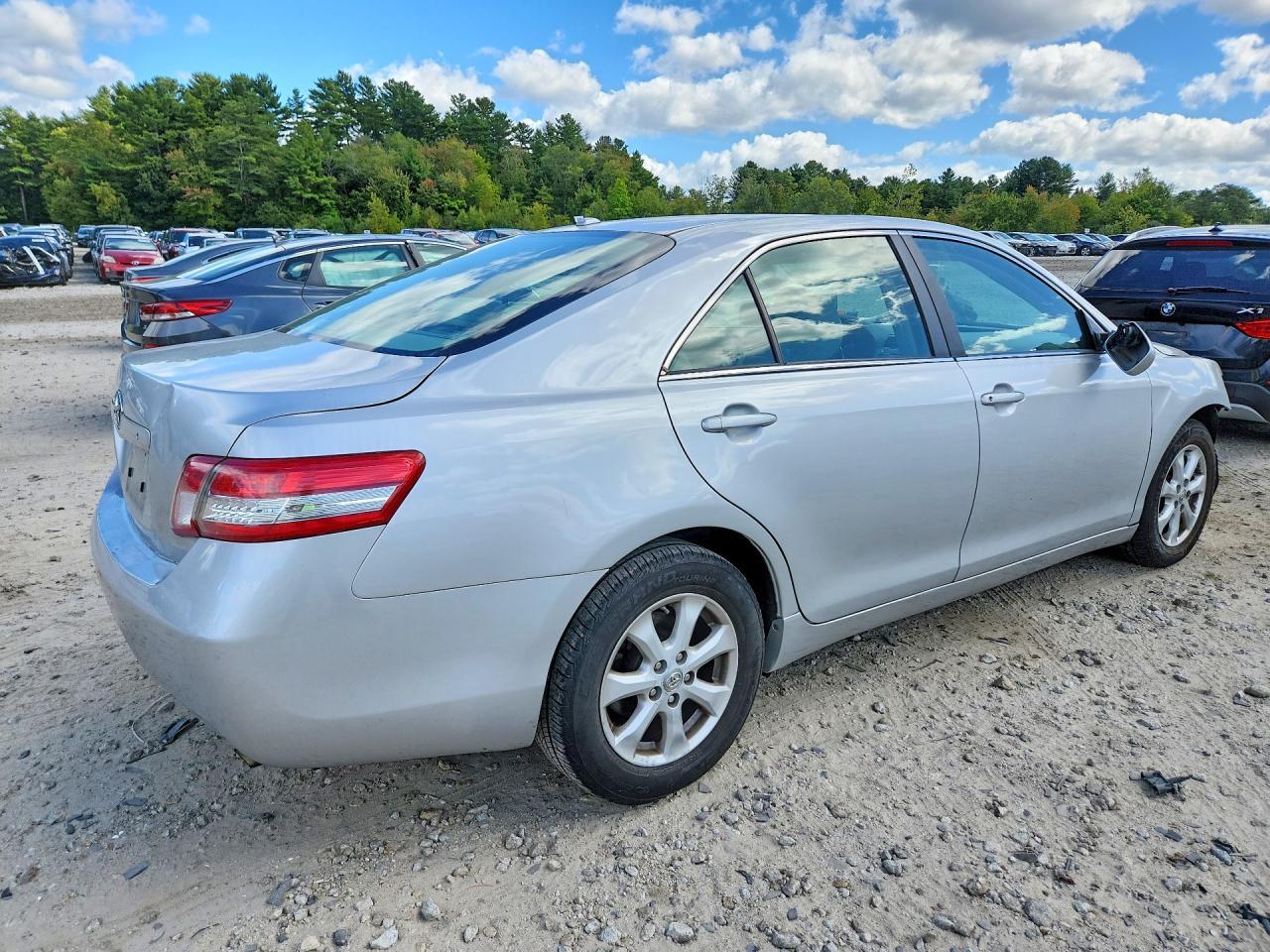 2010 Toyota Camry Base - Фото 3