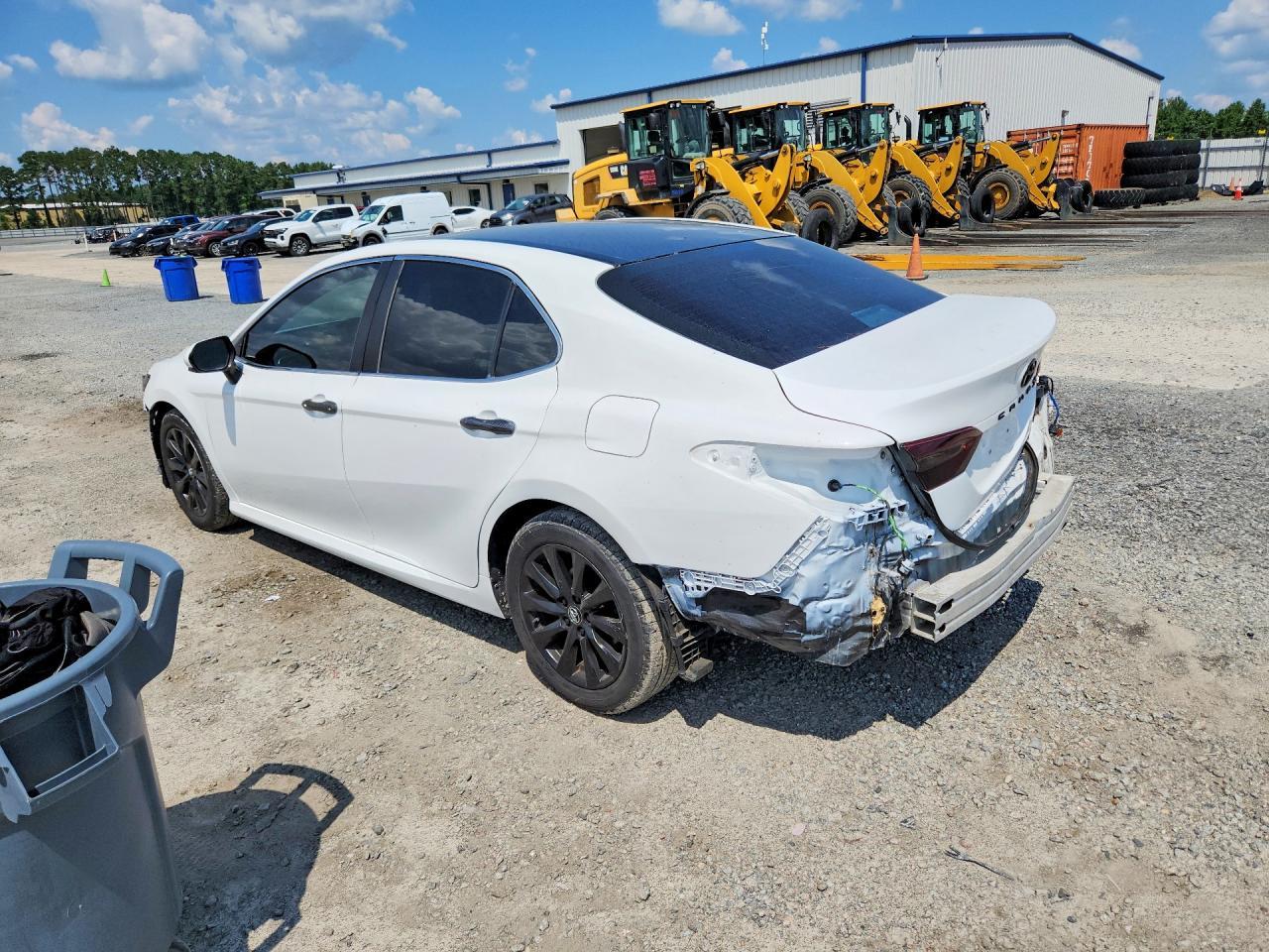 2018 Toyota Camry Le - Фото 2
