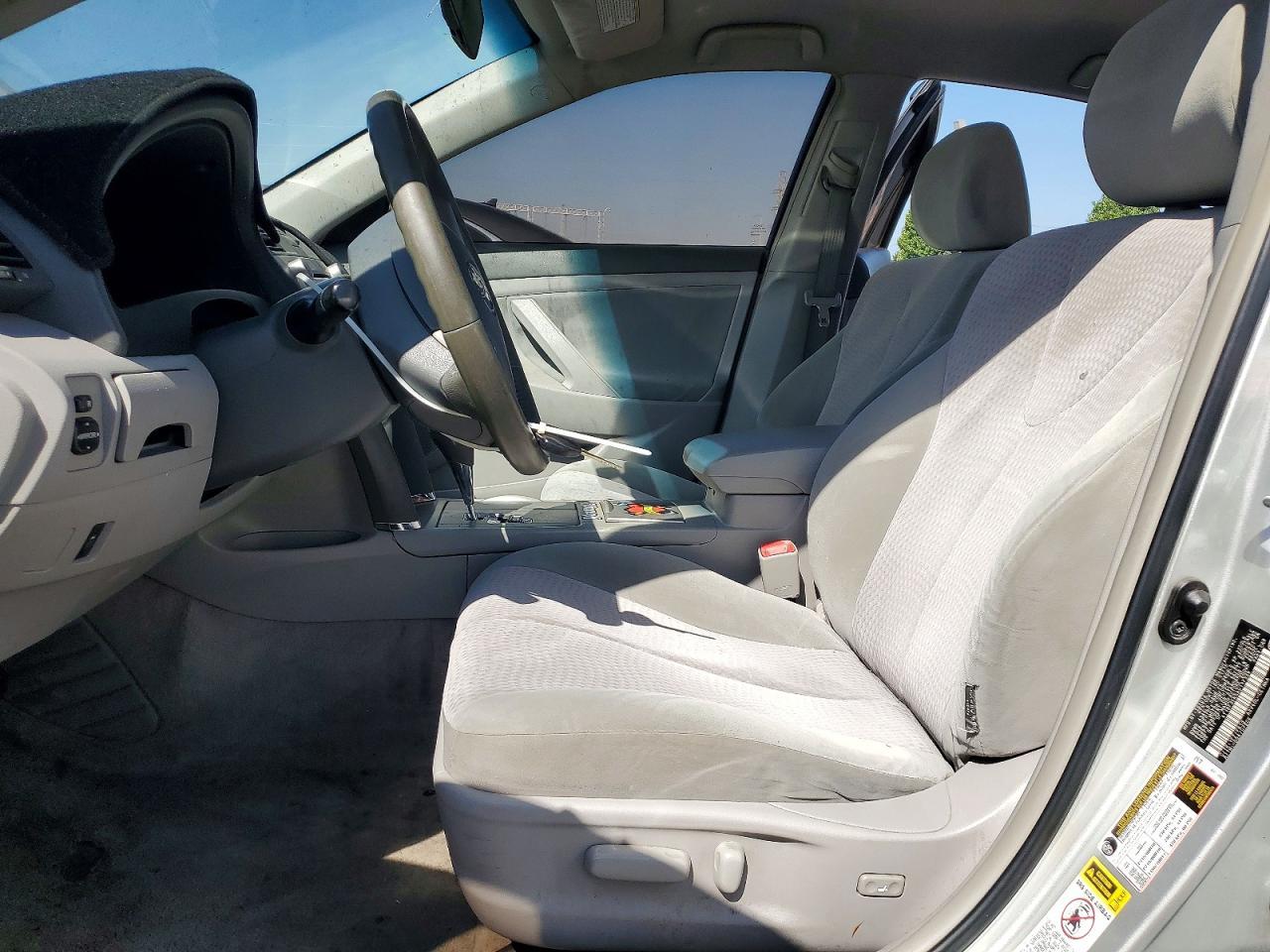 2010 Toyota Camry Le - Image 7