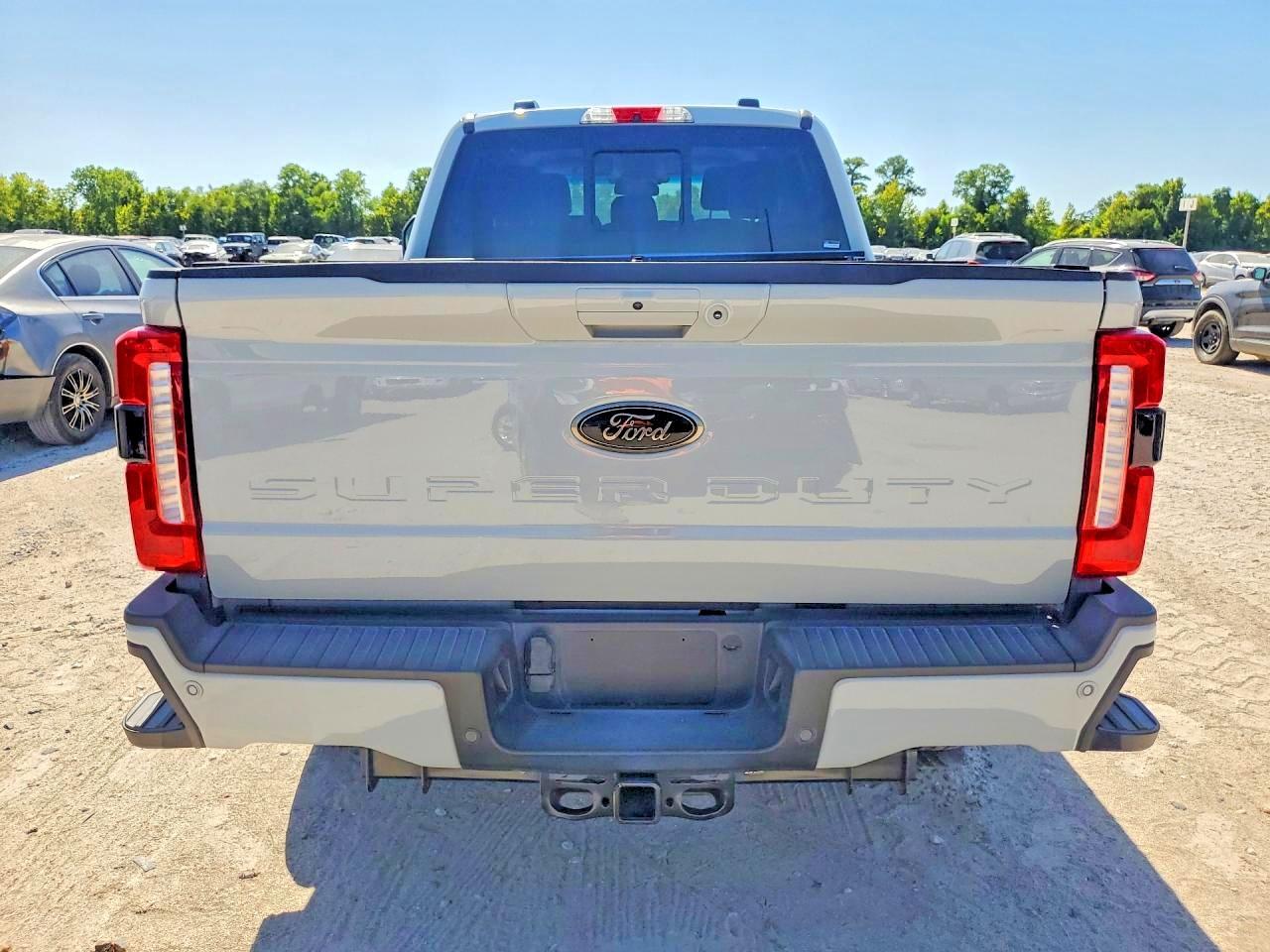 2026 Ford F250 Super Duty - Фото 6