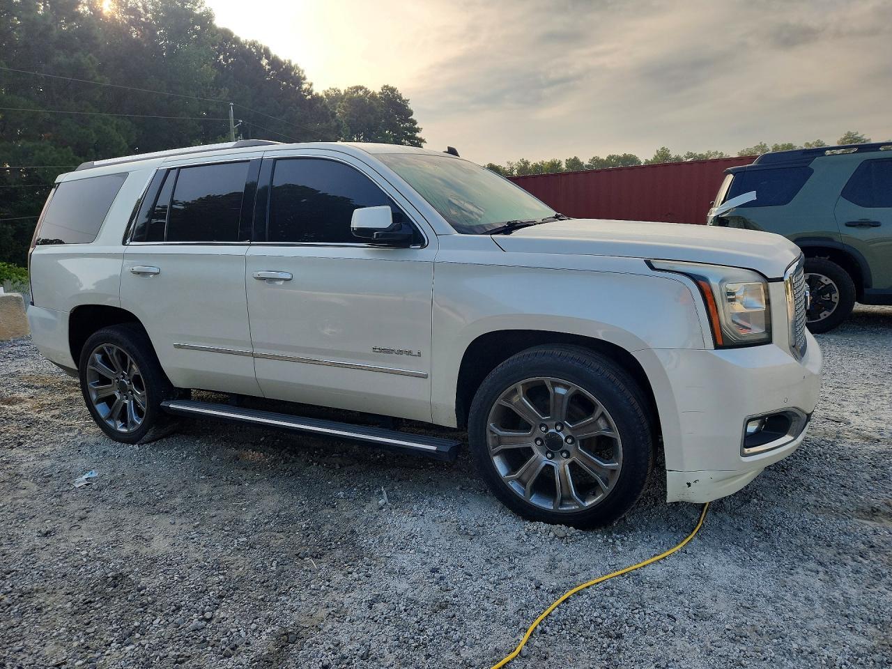 2015 GMC Yukon Denali - Image 4