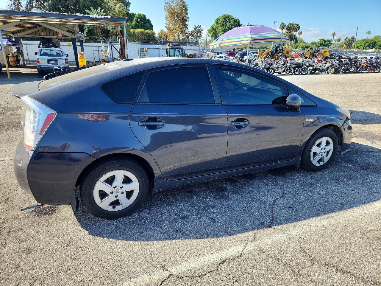 2011 Toyota Prius Three - Фото 3
