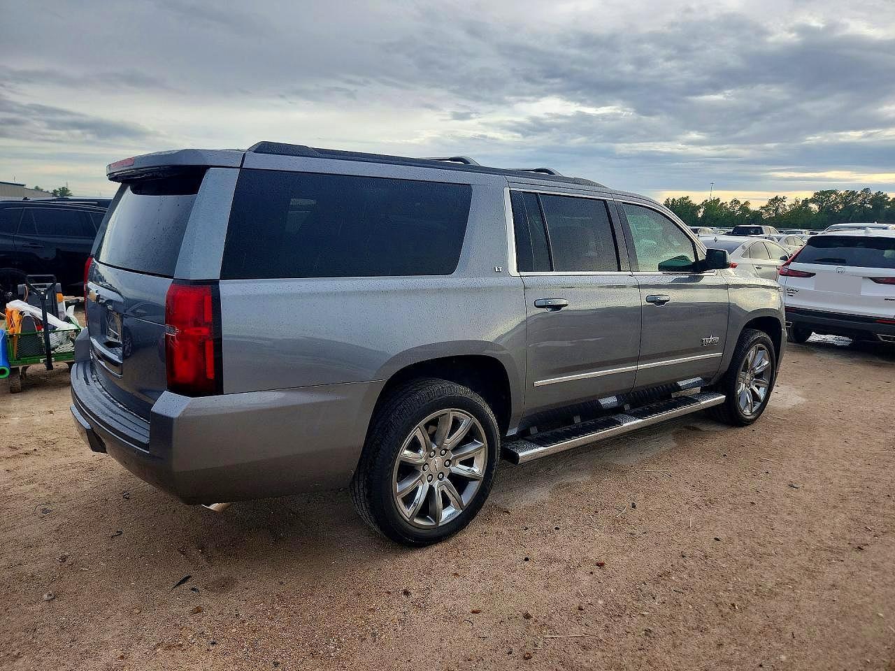 2019 Chevrolet Suburban C1500 Lt - Image 3