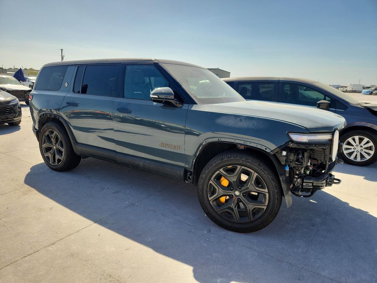 2026 Rivian R1S Premium - Фото 4