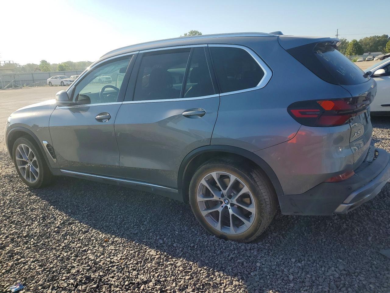 2025 BMW X5 xDrive40I - Image 2