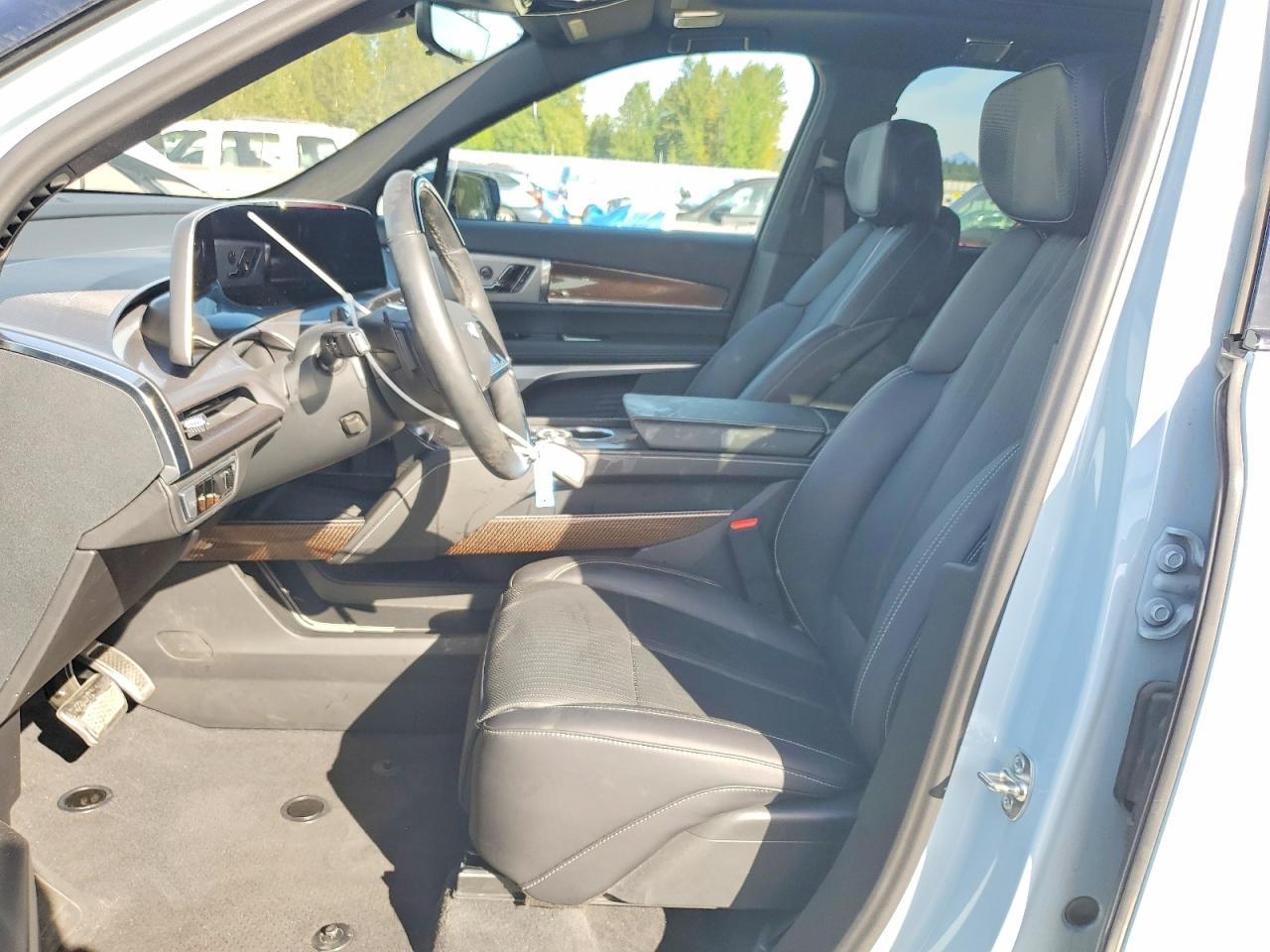 2026 Cadillac Vistiq Sport - Image 7