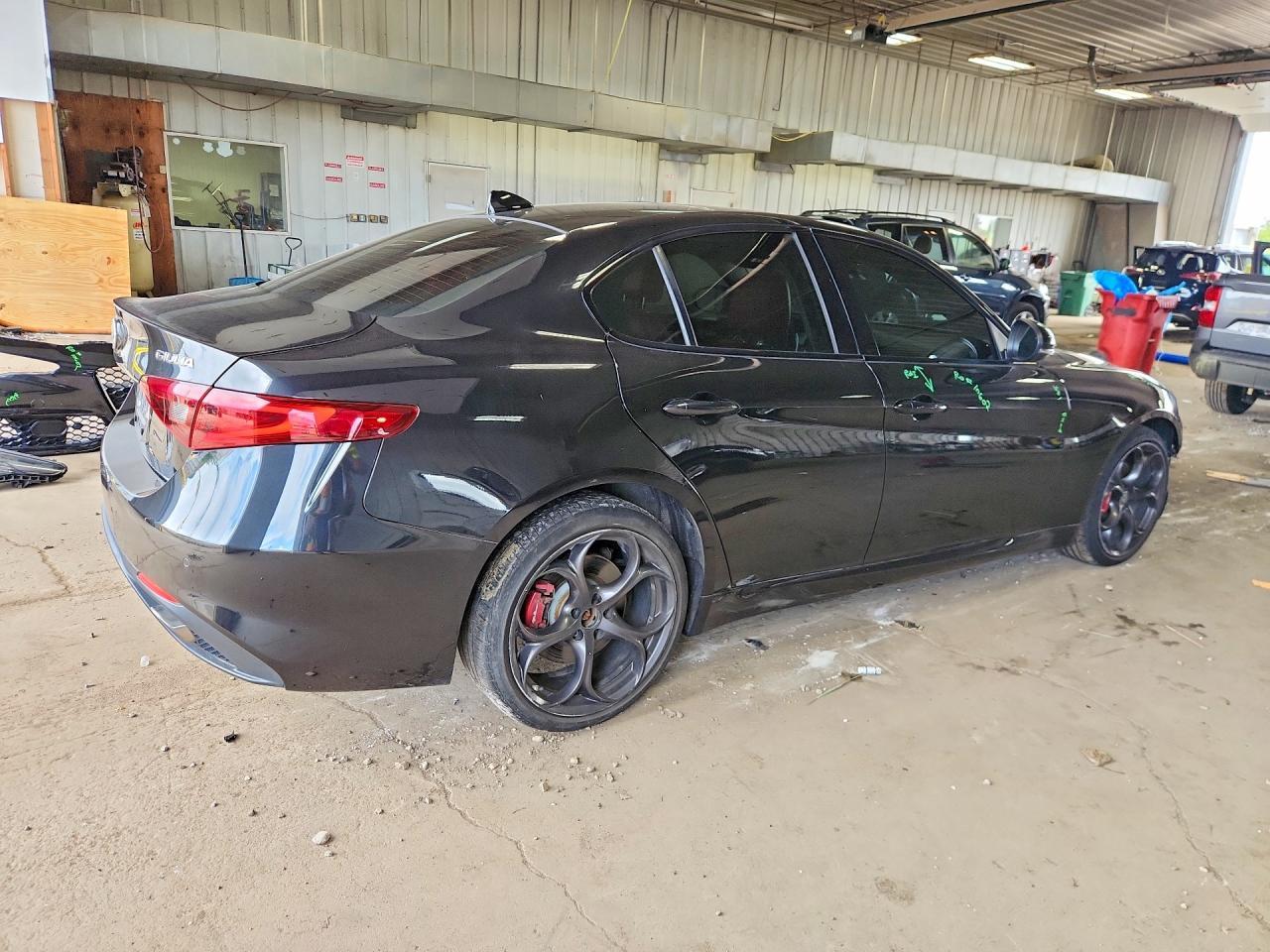 2018 Alfa Romeo Giulia Ti Q4 - Фото 3