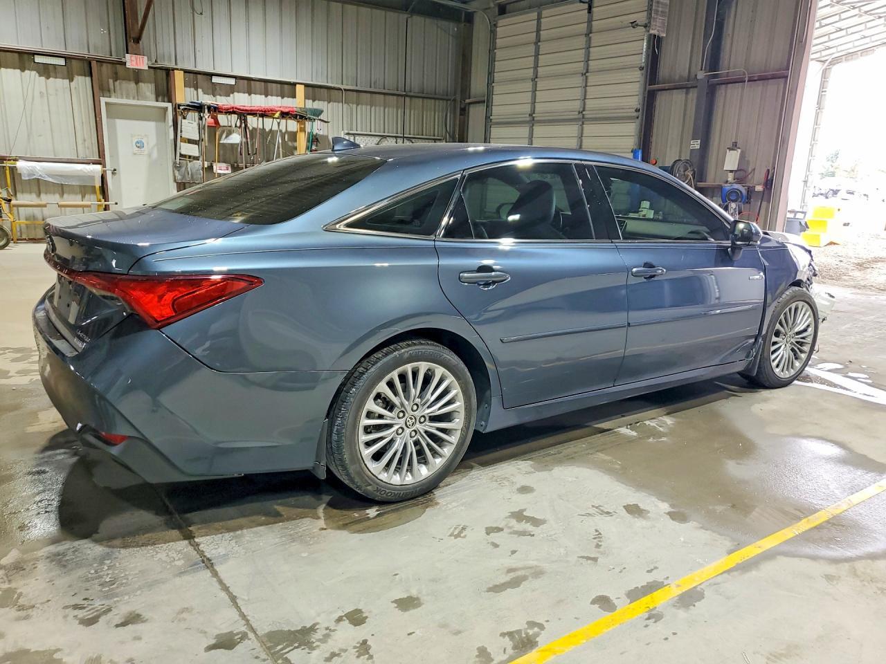 2021 Toyota Avalon Limited - Фото 3