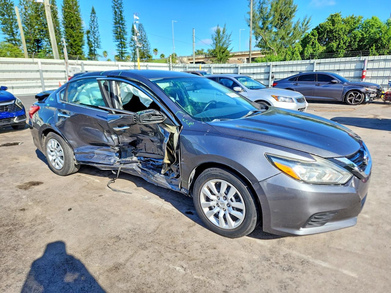 2017 Nissan Altima - Фото 4