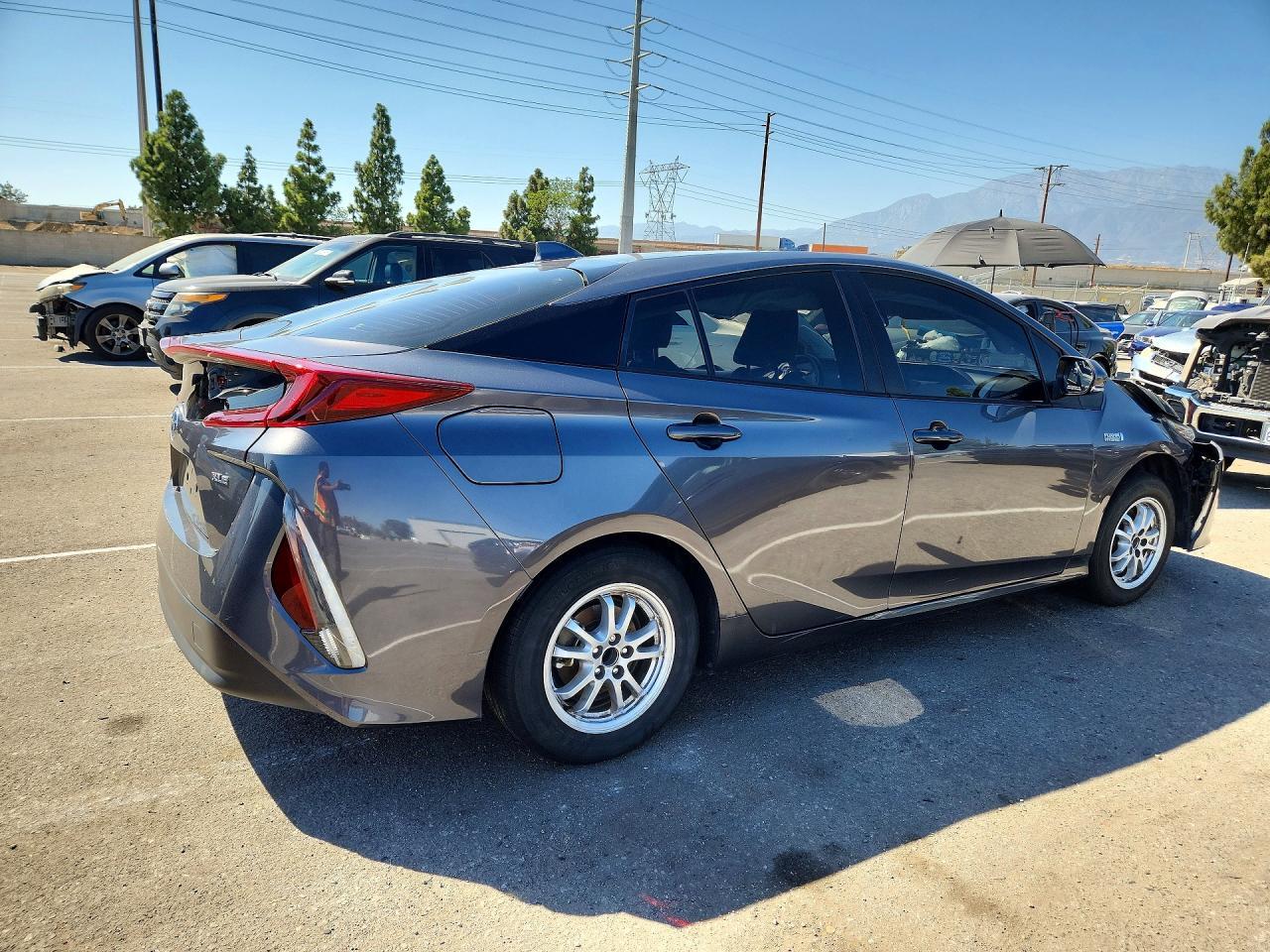 2022 Toyota Prius Prime Le - Image 3
