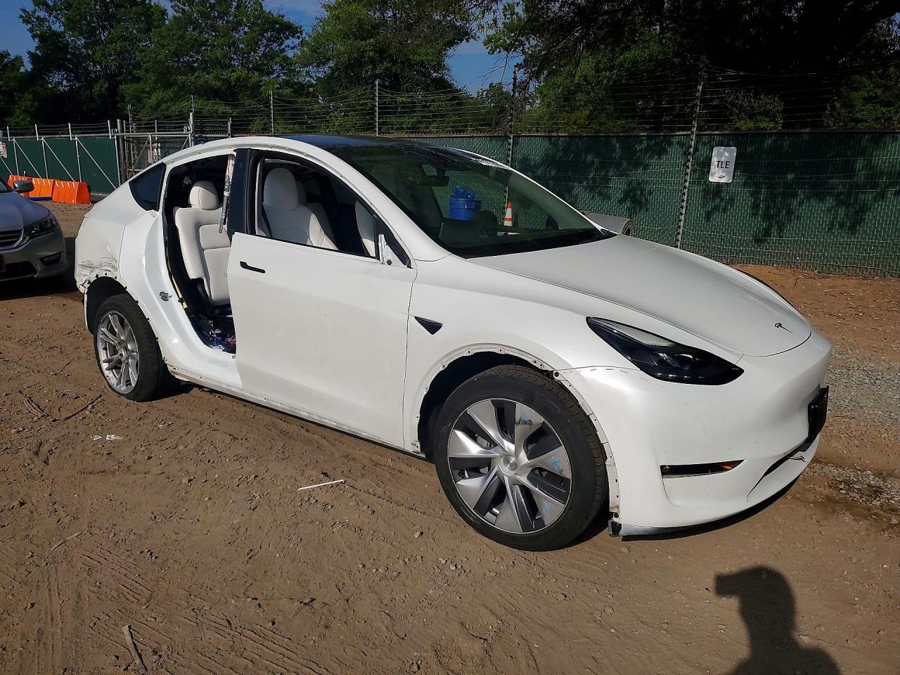2023 Tesla Model Y - Image 4