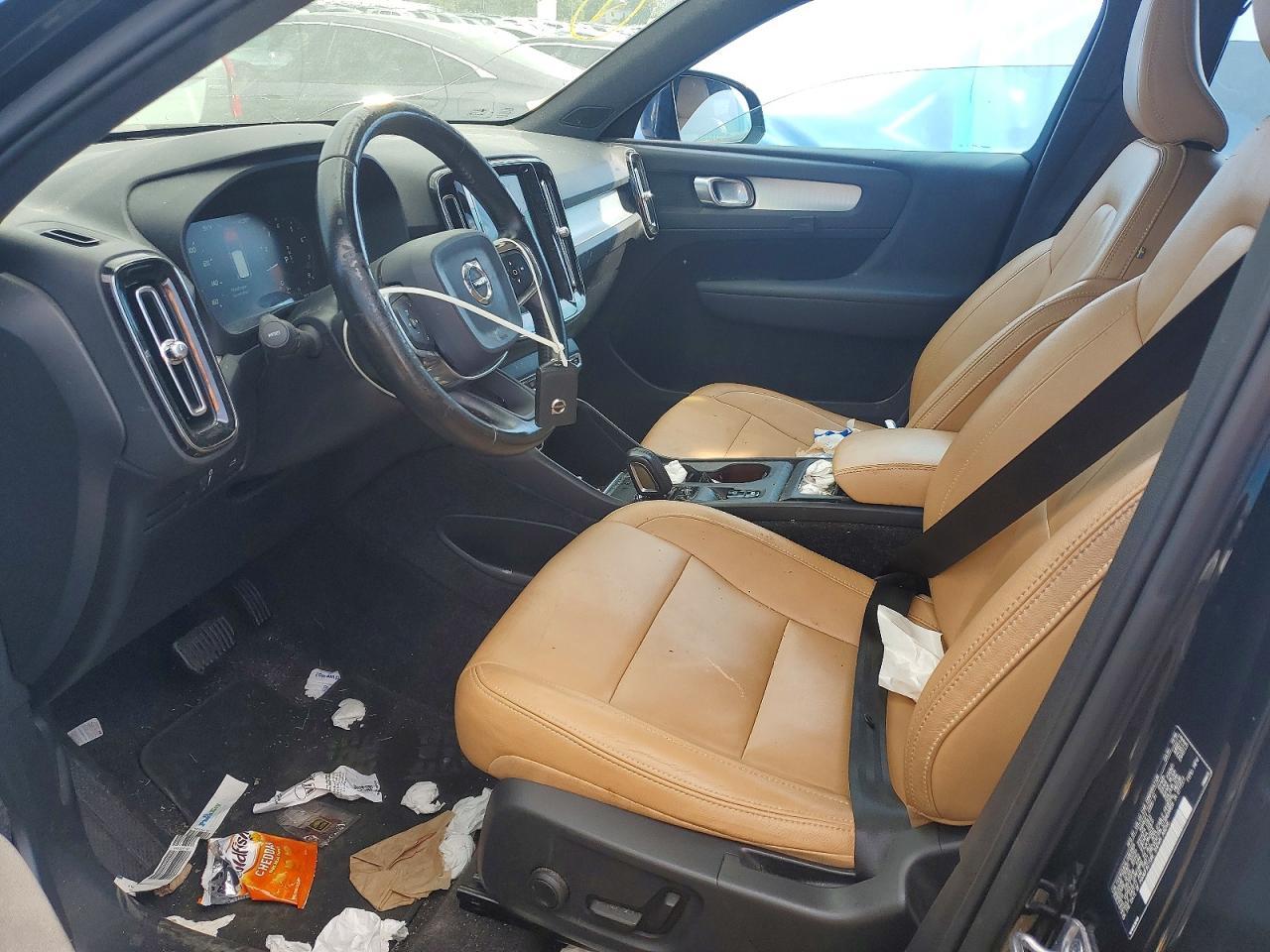 2020 Volvo Xc40 T5 Momentum - Image 7