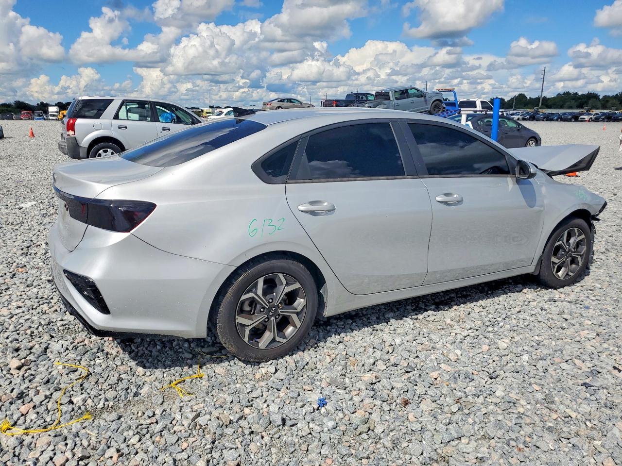 2020 Kia Forte Lxs - Фото 3