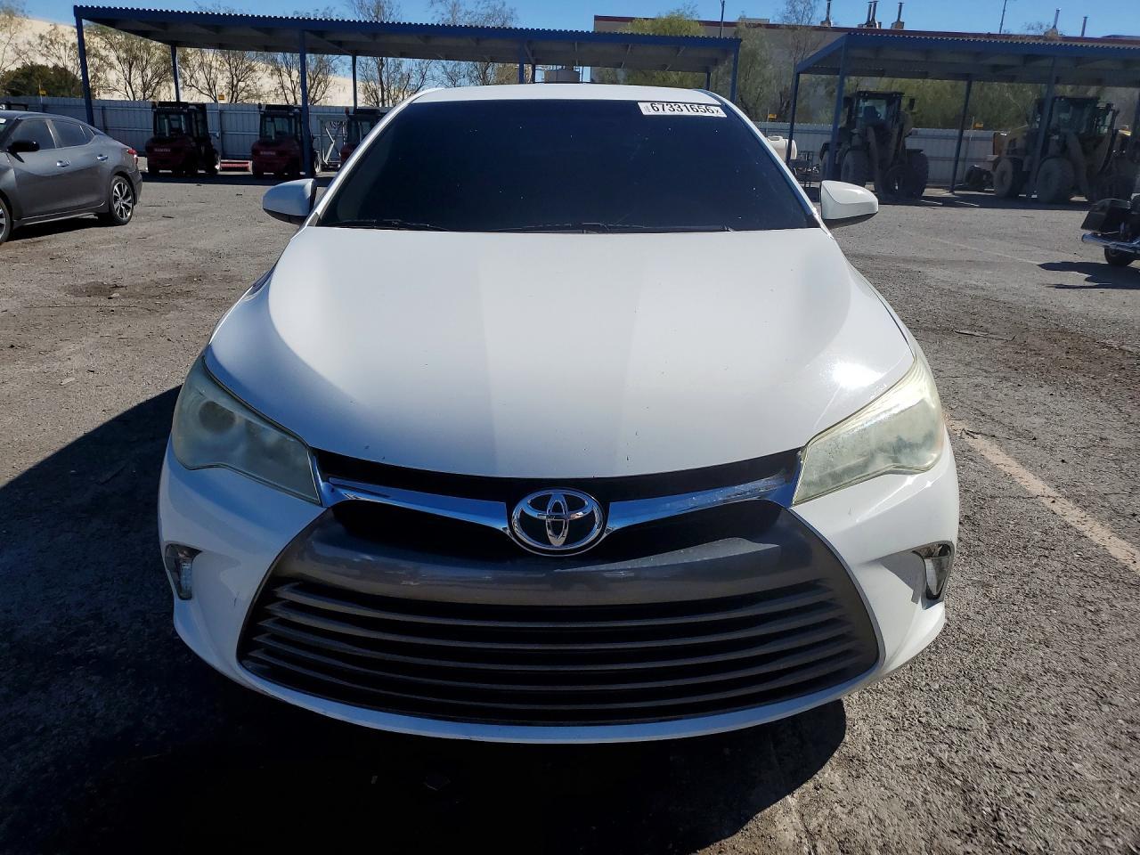 2016 Toyota Camry Le - Фото 5